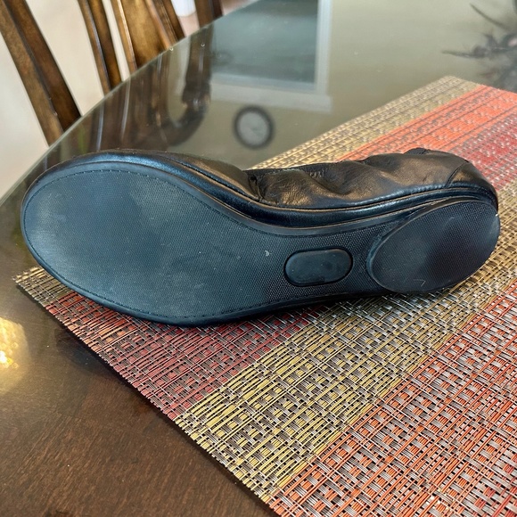 NIB Town Shoes Black “Alice” Ballet Flats with Gold Bar Detail Size 10 - Picture 7 of 9